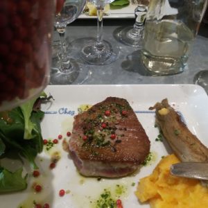 Avec mon steak de thon, des graines de baies roses. Voir la recette en cliquant sur l'image Les baies roses de Madagascar